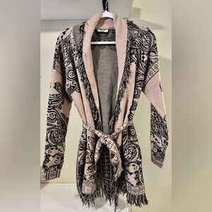 Sioni Beige and Black Patterned Cardigan